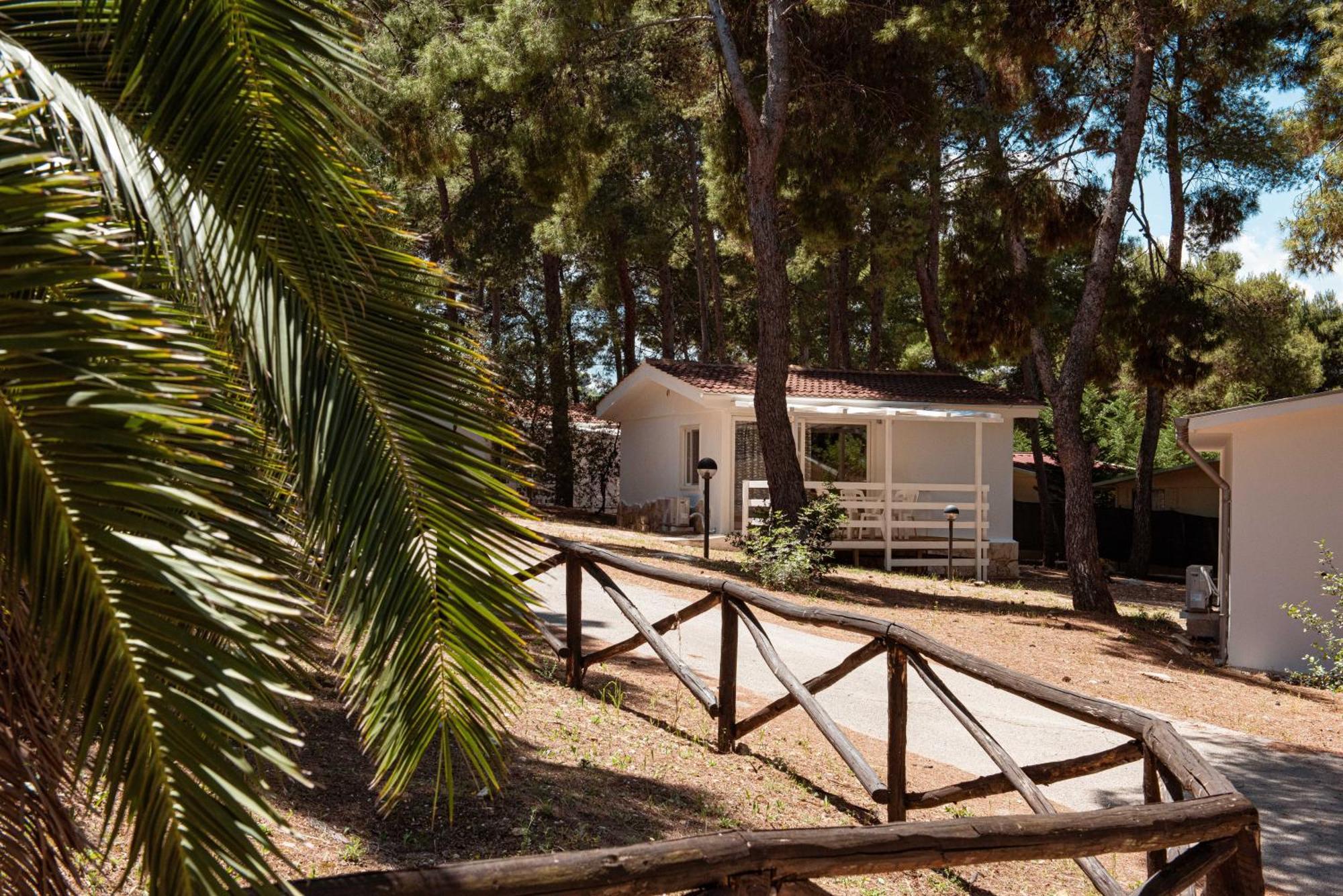 Villaggio Camping Punta Lunga Vieste Exterior photo